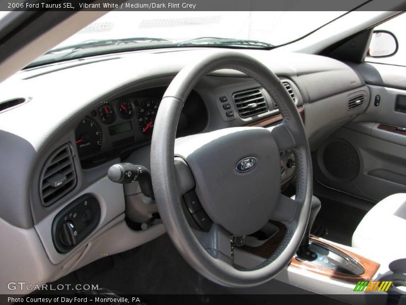 Vibrant White / Medium/Dark Flint Grey 2006 Ford Taurus SEL