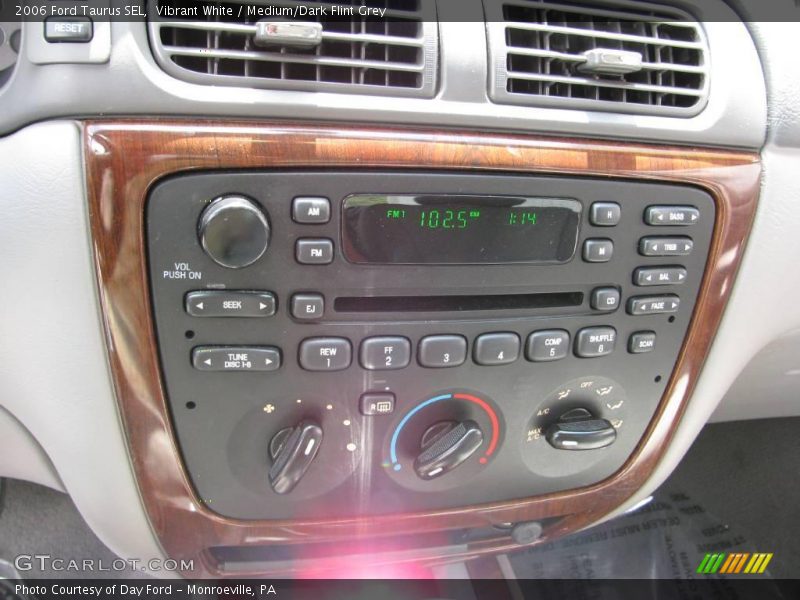 Vibrant White / Medium/Dark Flint Grey 2006 Ford Taurus SEL