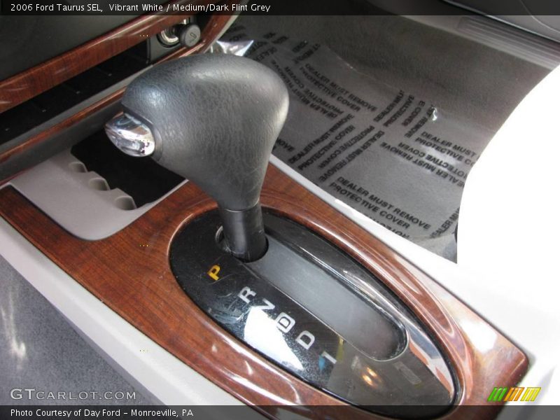 Vibrant White / Medium/Dark Flint Grey 2006 Ford Taurus SEL