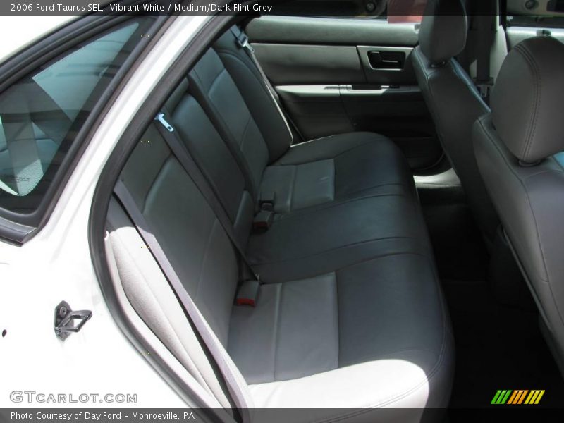 Vibrant White / Medium/Dark Flint Grey 2006 Ford Taurus SEL