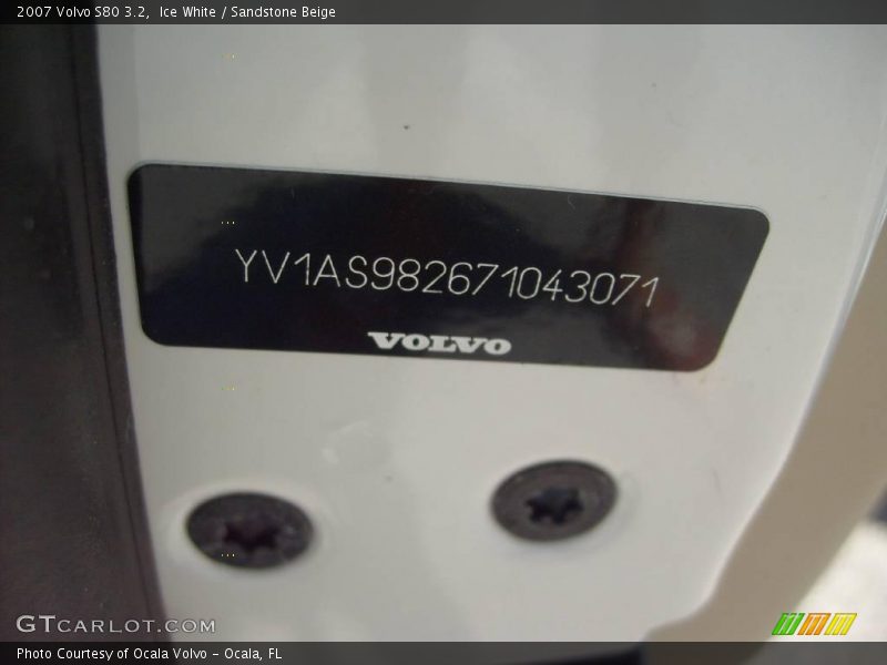 Ice White / Sandstone Beige 2007 Volvo S80 3.2
