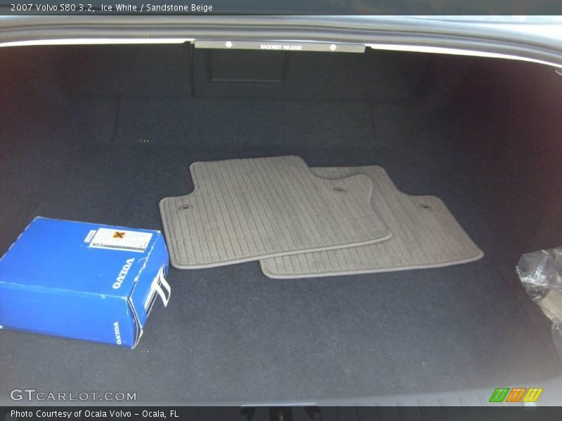 Ice White / Sandstone Beige 2007 Volvo S80 3.2