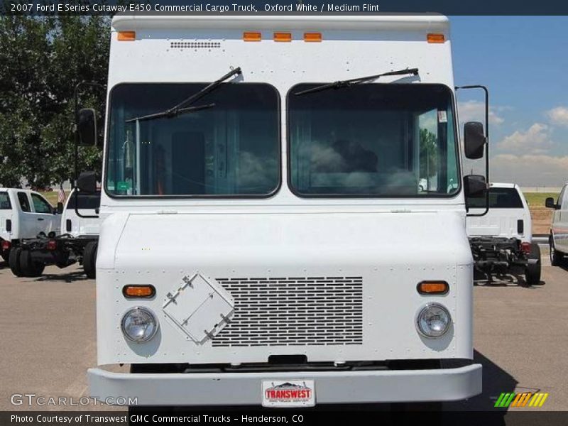 Oxford White / Medium Flint 2007 Ford E Series Cutaway E450 Commercial Cargo Truck