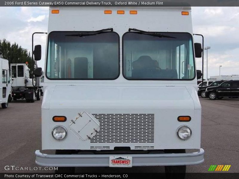 Oxford White / Medium Flint 2006 Ford E Series Cutaway E450 Commercial Delivery Truck