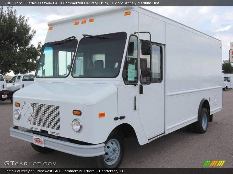 Oxford White / Medium Flint 2006 Ford E Series Cutaway E450 Commercial Delivery Truck