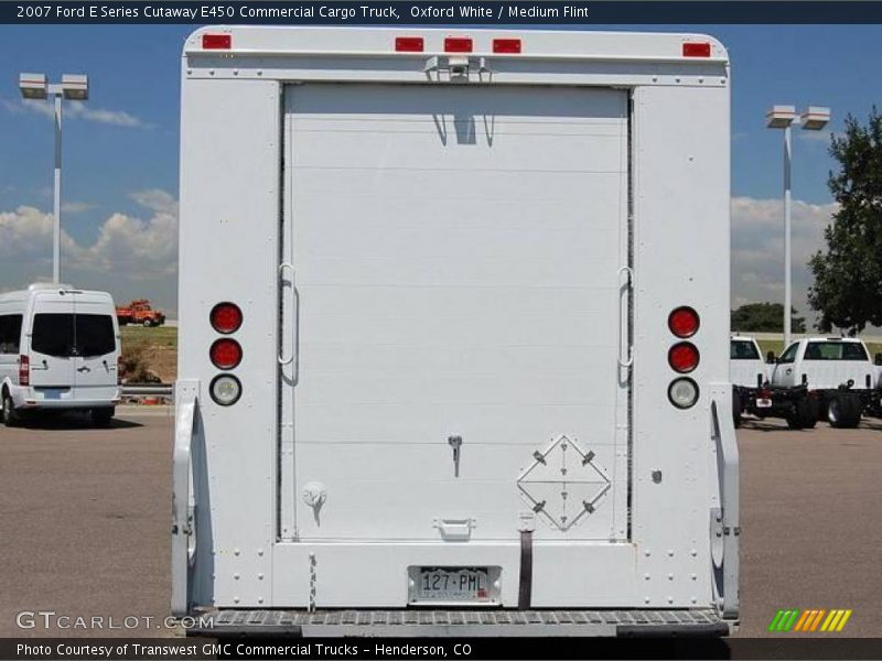 Oxford White / Medium Flint 2007 Ford E Series Cutaway E450 Commercial Cargo Truck