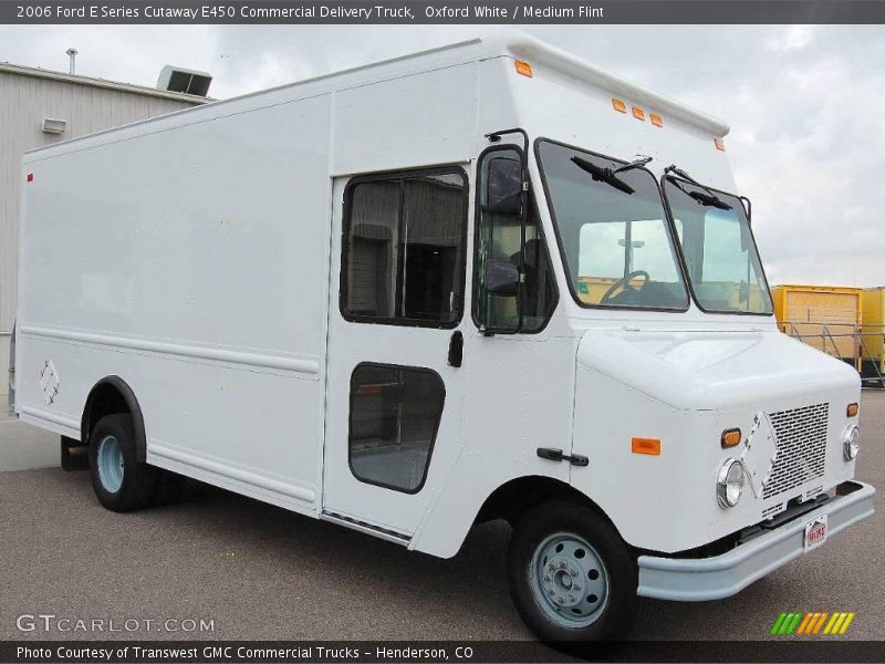 Oxford White / Medium Flint 2006 Ford E Series Cutaway E450 Commercial Delivery Truck