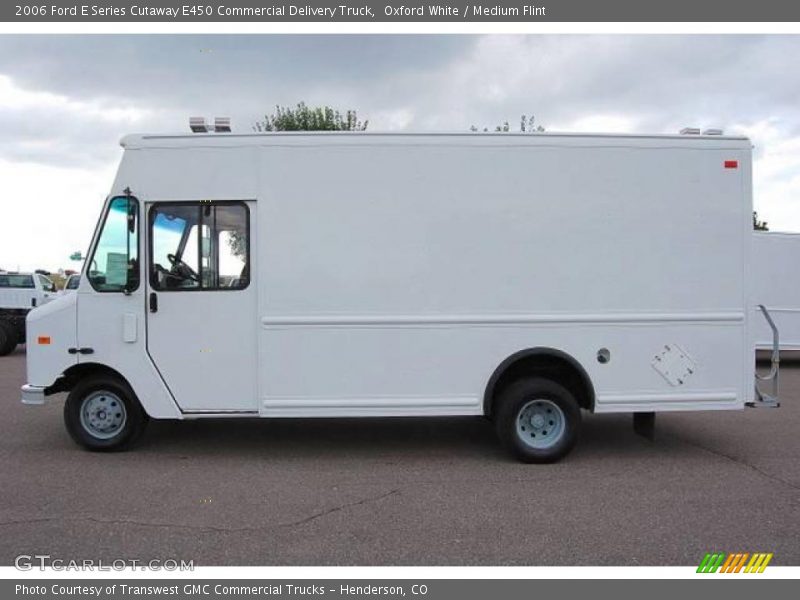 Oxford White / Medium Flint 2006 Ford E Series Cutaway E450 Commercial Delivery Truck