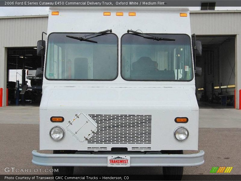 Oxford White / Medium Flint 2006 Ford E Series Cutaway E450 Commercial Delivery Truck