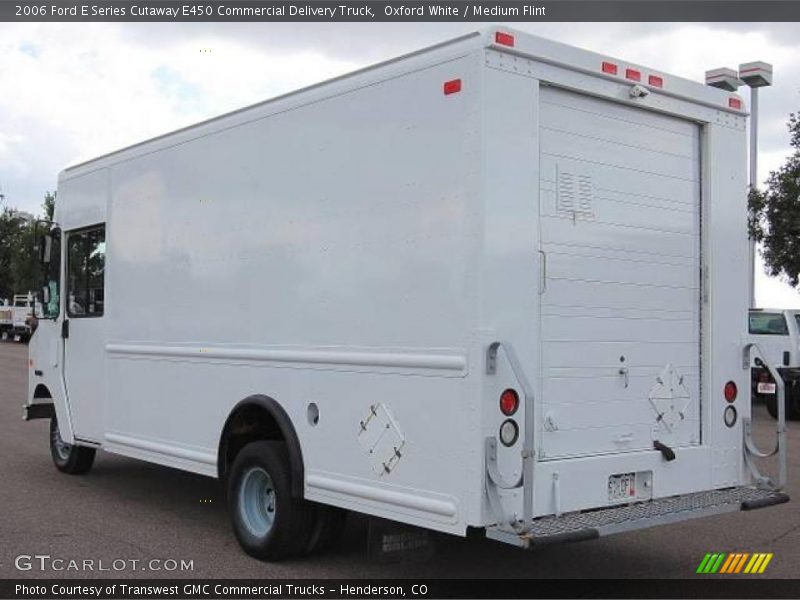 Oxford White / Medium Flint 2006 Ford E Series Cutaway E450 Commercial Delivery Truck