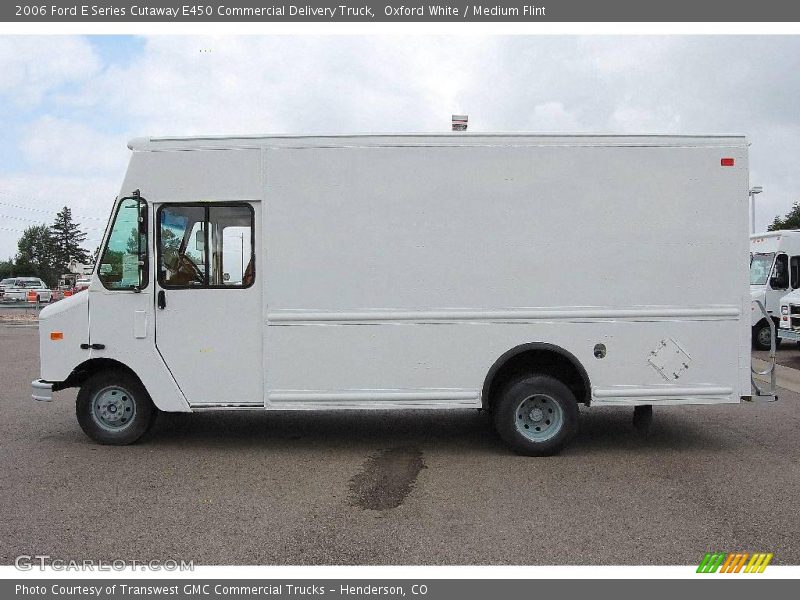 Oxford White / Medium Flint 2006 Ford E Series Cutaway E450 Commercial Delivery Truck