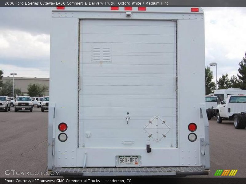 Oxford White / Medium Flint 2006 Ford E Series Cutaway E450 Commercial Delivery Truck