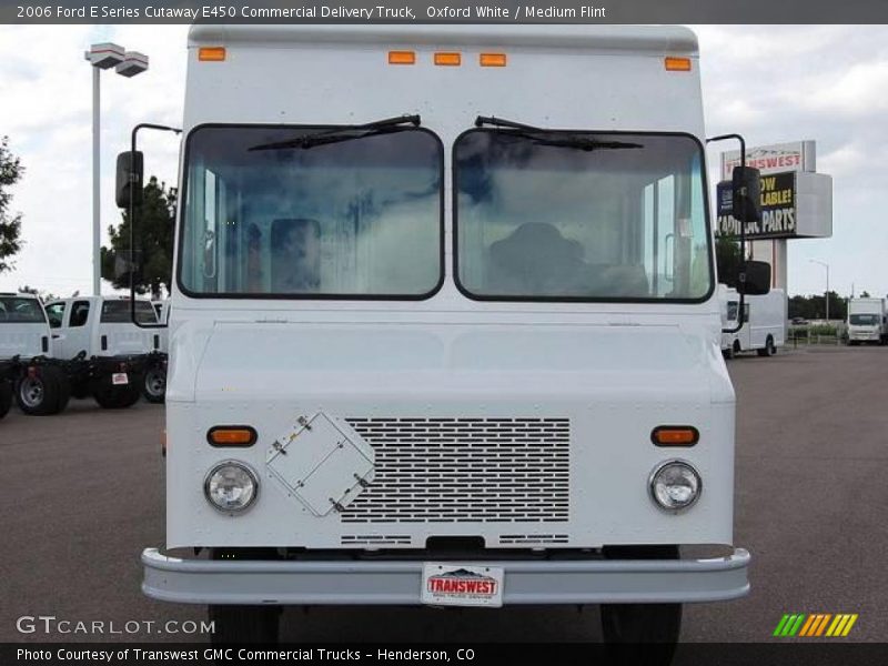 Oxford White / Medium Flint 2006 Ford E Series Cutaway E450 Commercial Delivery Truck
