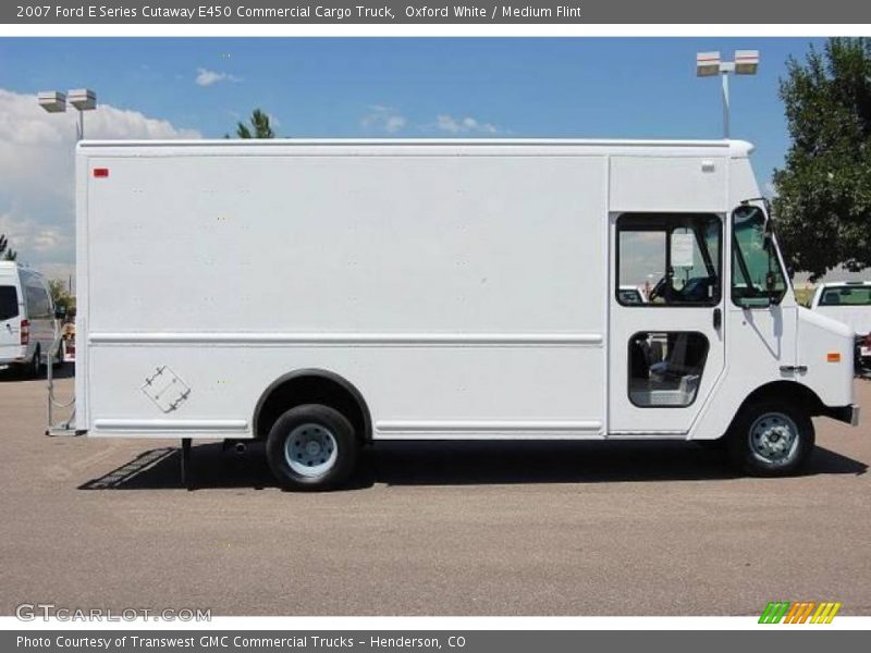 Oxford White / Medium Flint 2007 Ford E Series Cutaway E450 Commercial Cargo Truck