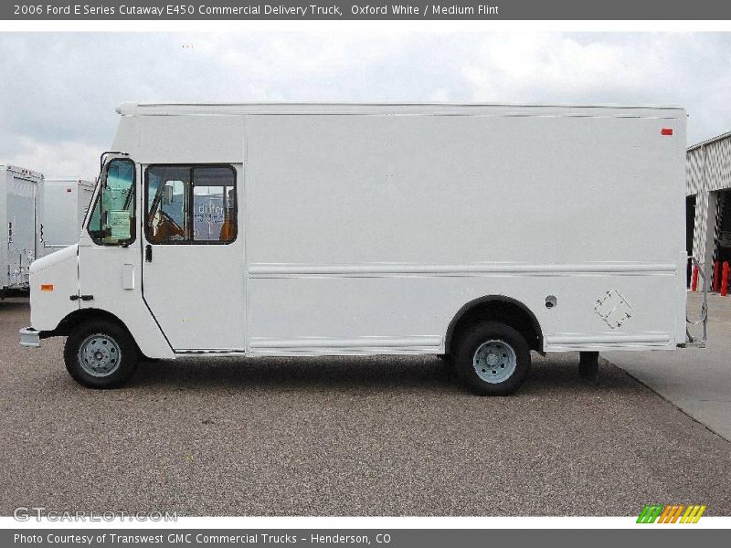 Oxford White / Medium Flint 2006 Ford E Series Cutaway E450 Commercial Delivery Truck