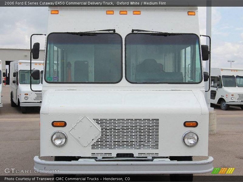Oxford White / Medium Flint 2006 Ford E Series Cutaway E450 Commercial Delivery Truck