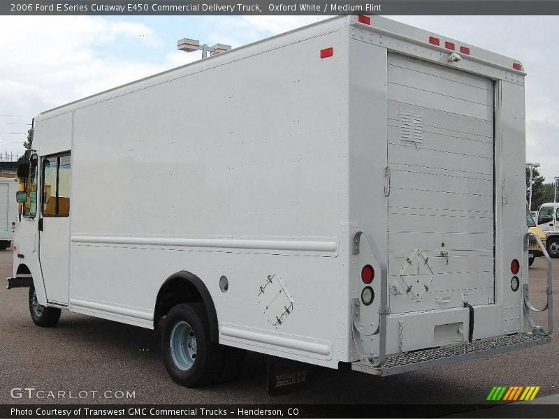 Oxford White / Medium Flint 2006 Ford E Series Cutaway E450 Commercial Delivery Truck