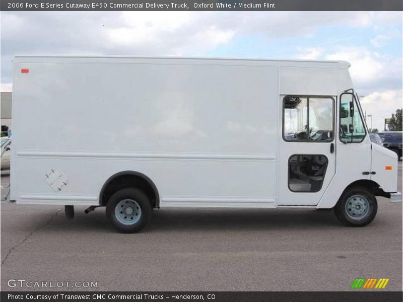Oxford White / Medium Flint 2006 Ford E Series Cutaway E450 Commercial Delivery Truck