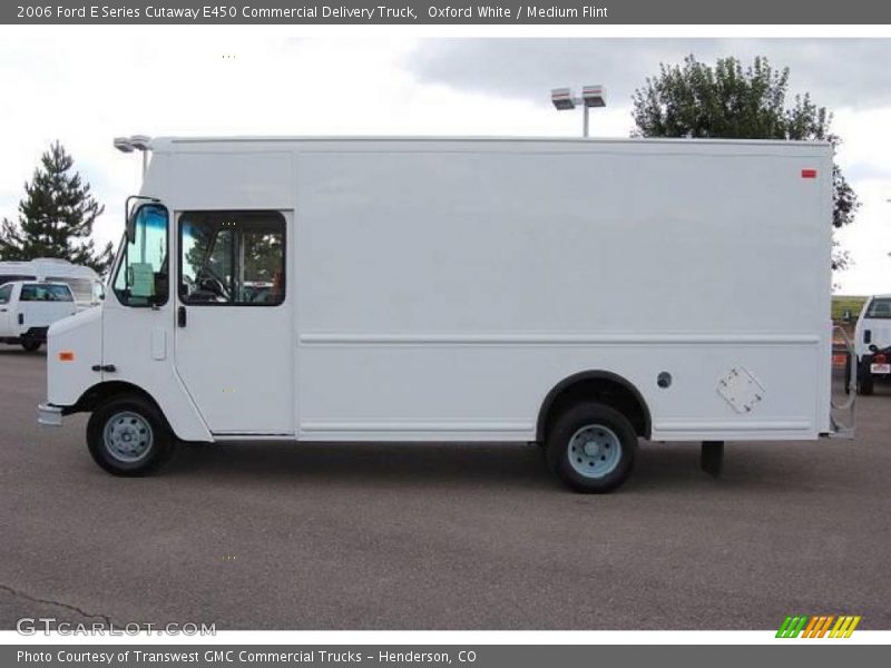 Oxford White / Medium Flint 2006 Ford E Series Cutaway E450 Commercial Delivery Truck