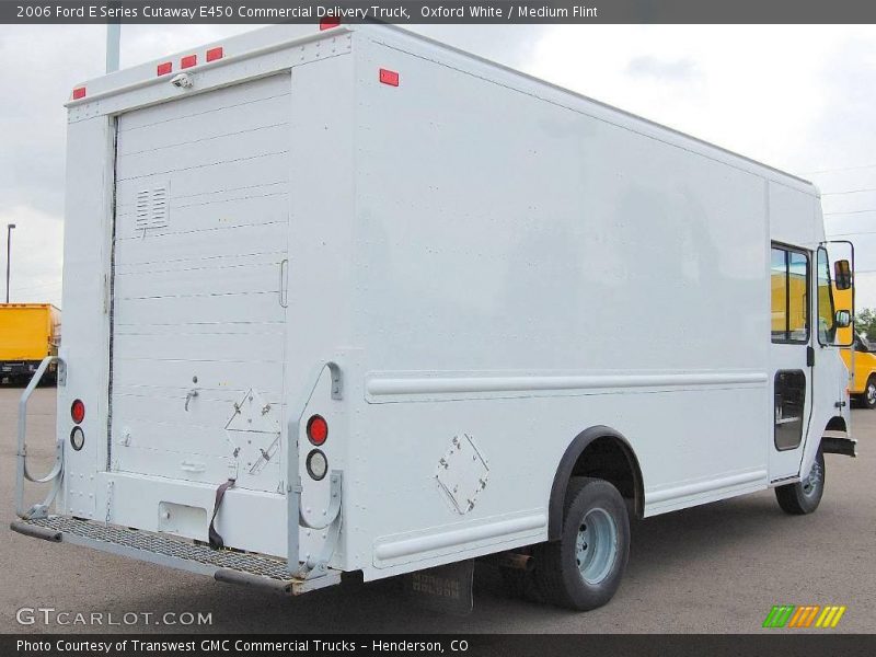 Oxford White / Medium Flint 2006 Ford E Series Cutaway E450 Commercial Delivery Truck