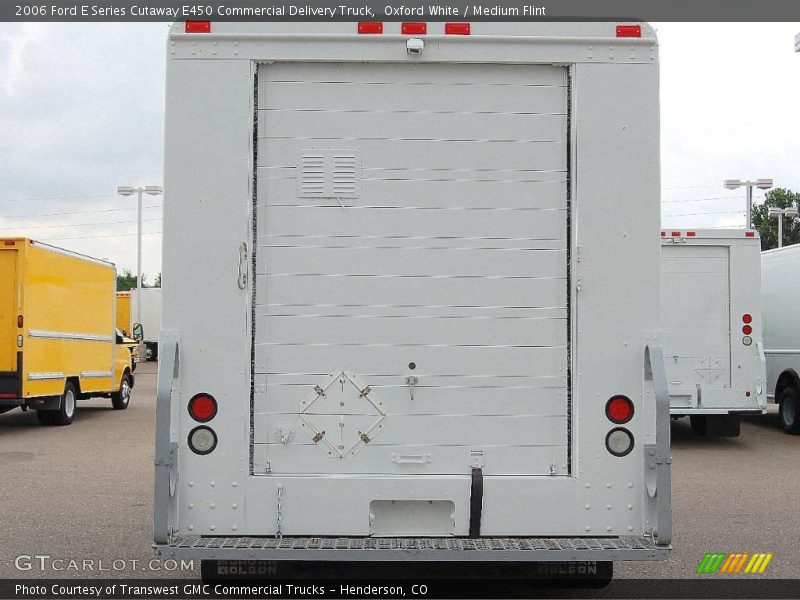 Oxford White / Medium Flint 2006 Ford E Series Cutaway E450 Commercial Delivery Truck