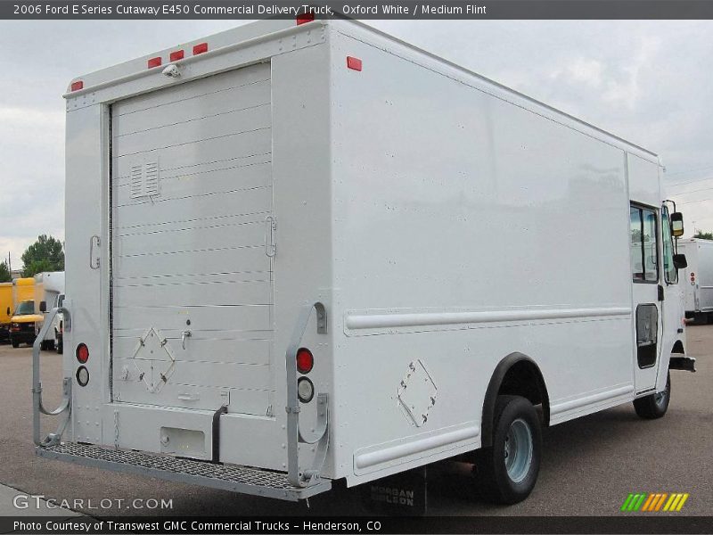 Oxford White / Medium Flint 2006 Ford E Series Cutaway E450 Commercial Delivery Truck