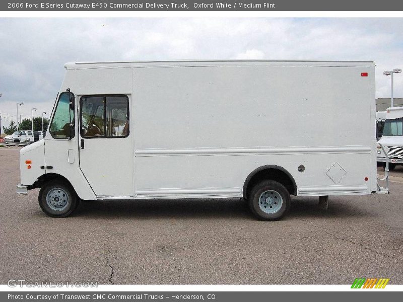 Oxford White / Medium Flint 2006 Ford E Series Cutaway E450 Commercial Delivery Truck