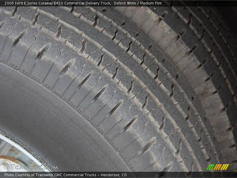 Oxford White / Medium Flint 2006 Ford E Series Cutaway E450 Commercial Delivery Truck