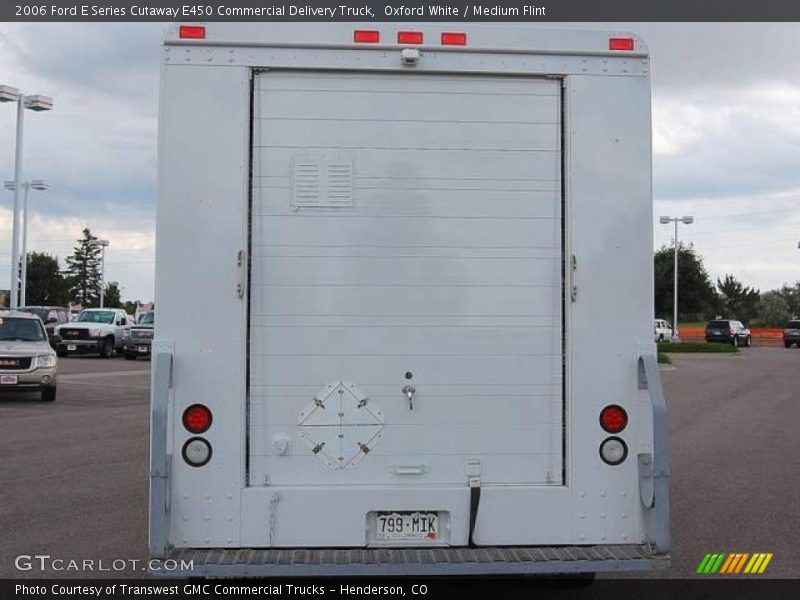 Oxford White / Medium Flint 2006 Ford E Series Cutaway E450 Commercial Delivery Truck