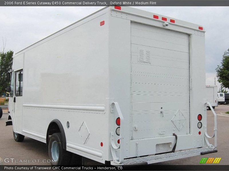Oxford White / Medium Flint 2006 Ford E Series Cutaway E450 Commercial Delivery Truck