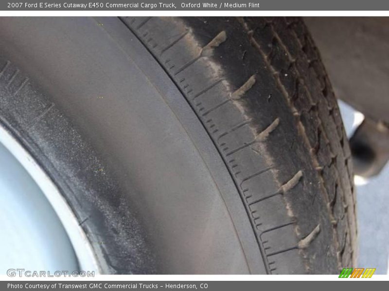 Oxford White / Medium Flint 2007 Ford E Series Cutaway E450 Commercial Cargo Truck