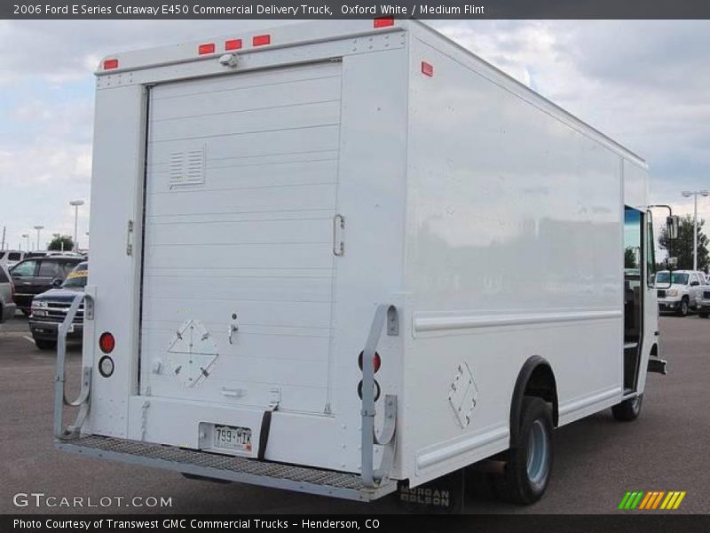 Oxford White / Medium Flint 2006 Ford E Series Cutaway E450 Commercial Delivery Truck