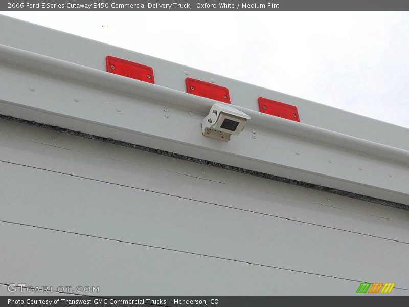 Oxford White / Medium Flint 2006 Ford E Series Cutaway E450 Commercial Delivery Truck