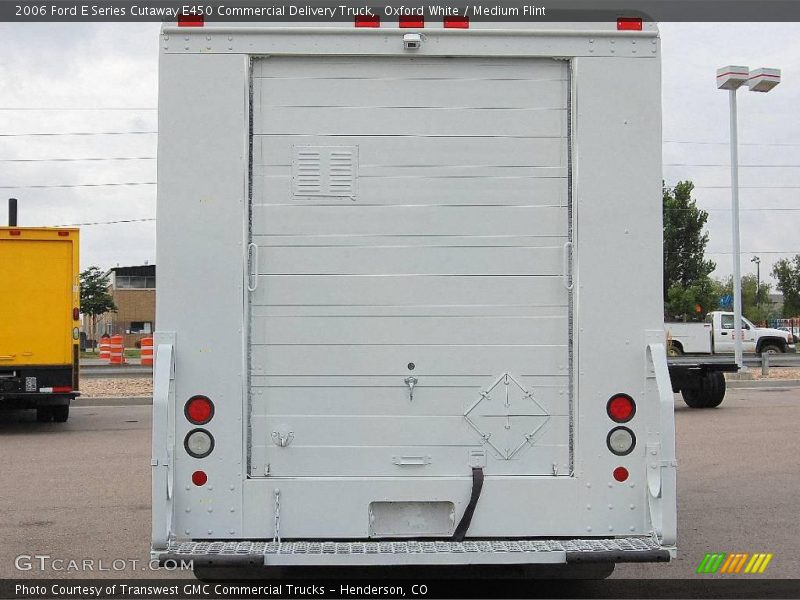 Oxford White / Medium Flint 2006 Ford E Series Cutaway E450 Commercial Delivery Truck