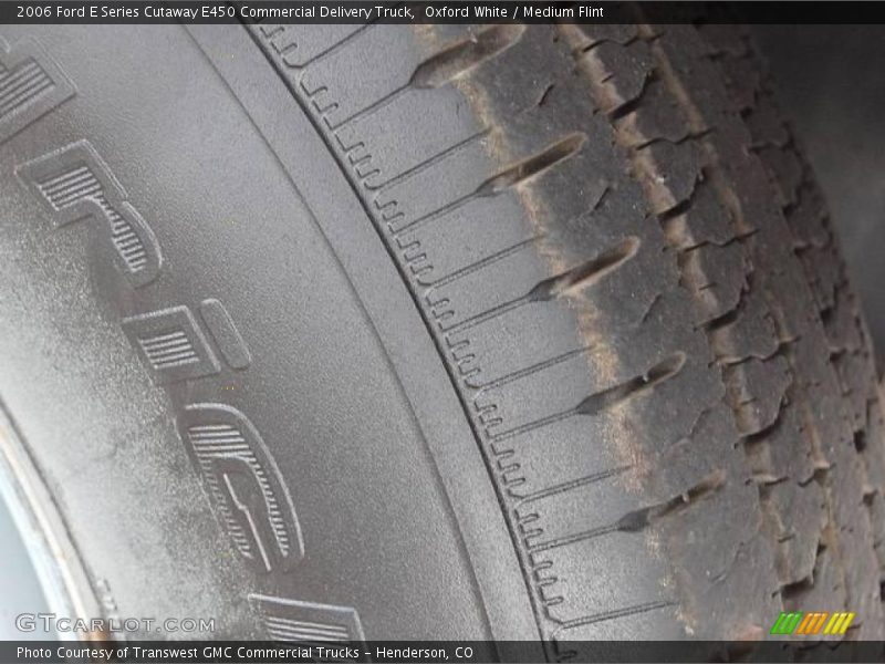 Oxford White / Medium Flint 2006 Ford E Series Cutaway E450 Commercial Delivery Truck