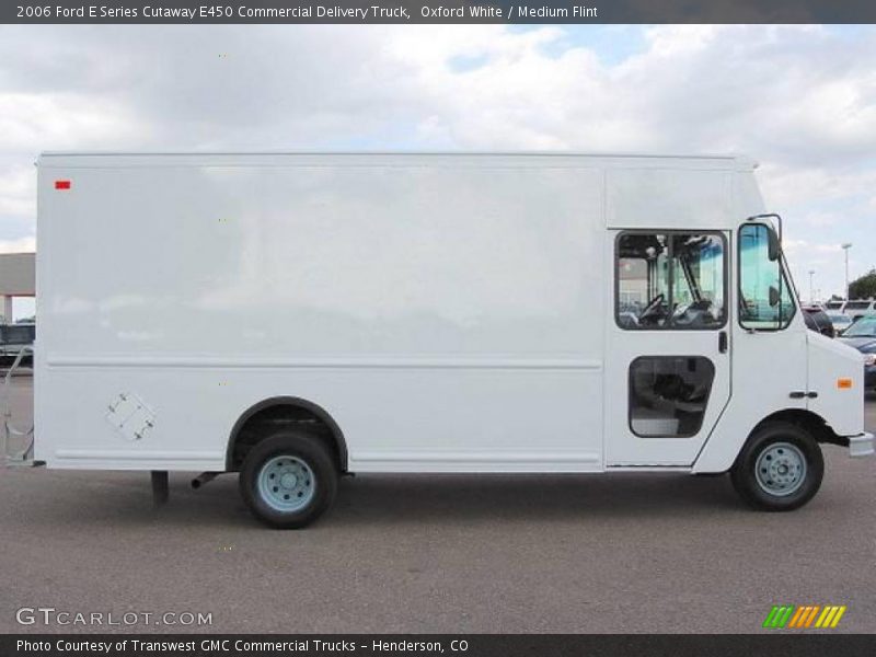 Oxford White / Medium Flint 2006 Ford E Series Cutaway E450 Commercial Delivery Truck