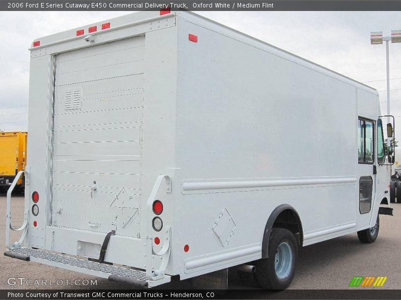 Oxford White / Medium Flint 2006 Ford E Series Cutaway E450 Commercial Delivery Truck