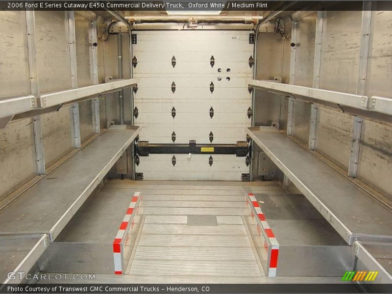 Oxford White / Medium Flint 2006 Ford E Series Cutaway E450 Commercial Delivery Truck