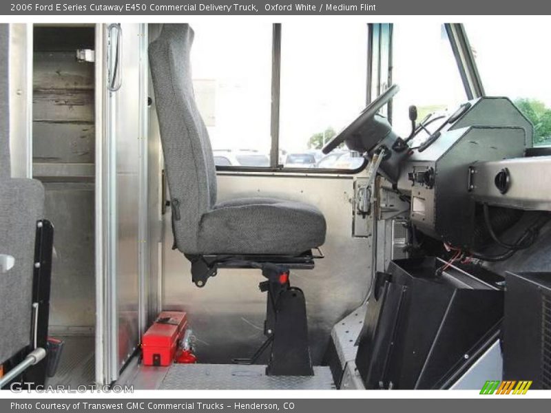 Oxford White / Medium Flint 2006 Ford E Series Cutaway E450 Commercial Delivery Truck