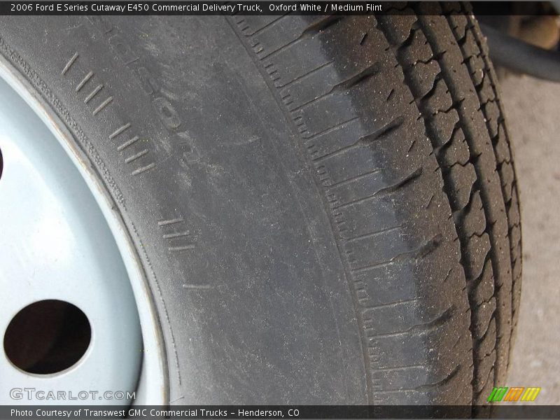 Oxford White / Medium Flint 2006 Ford E Series Cutaway E450 Commercial Delivery Truck