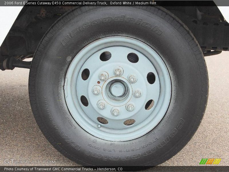 Oxford White / Medium Flint 2006 Ford E Series Cutaway E450 Commercial Delivery Truck