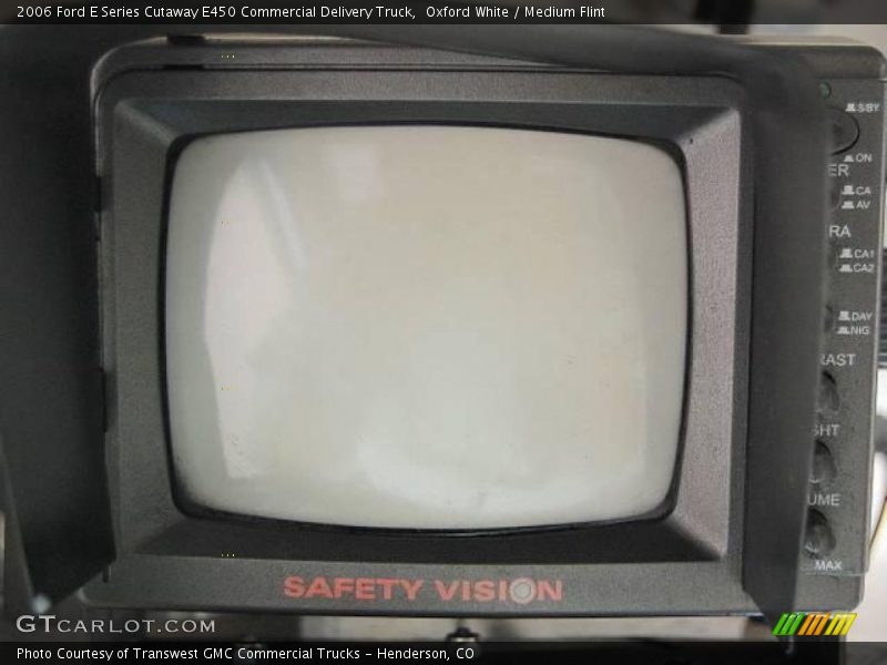 Oxford White / Medium Flint 2006 Ford E Series Cutaway E450 Commercial Delivery Truck