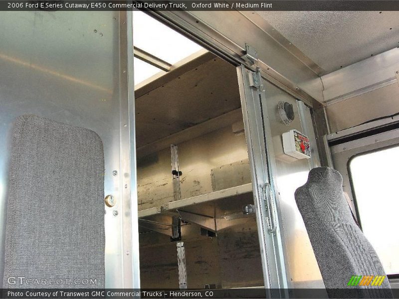 Oxford White / Medium Flint 2006 Ford E Series Cutaway E450 Commercial Delivery Truck