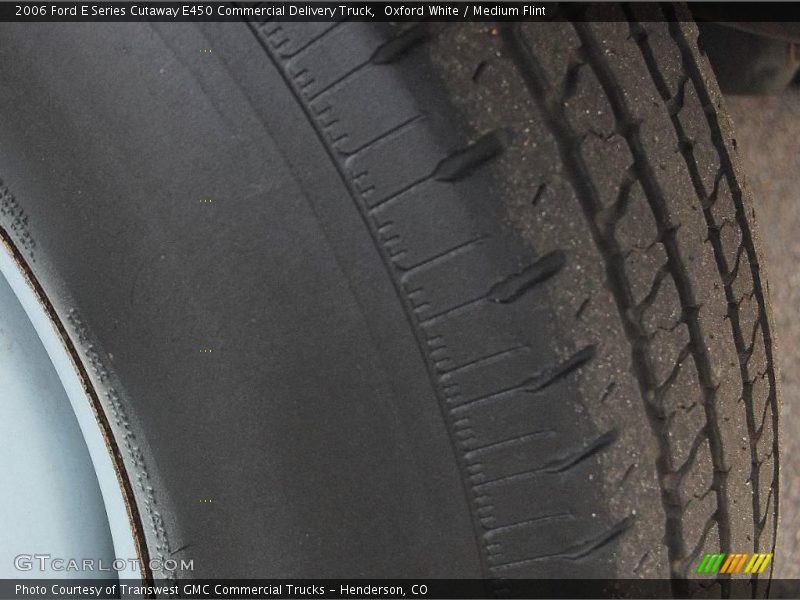 Oxford White / Medium Flint 2006 Ford E Series Cutaway E450 Commercial Delivery Truck