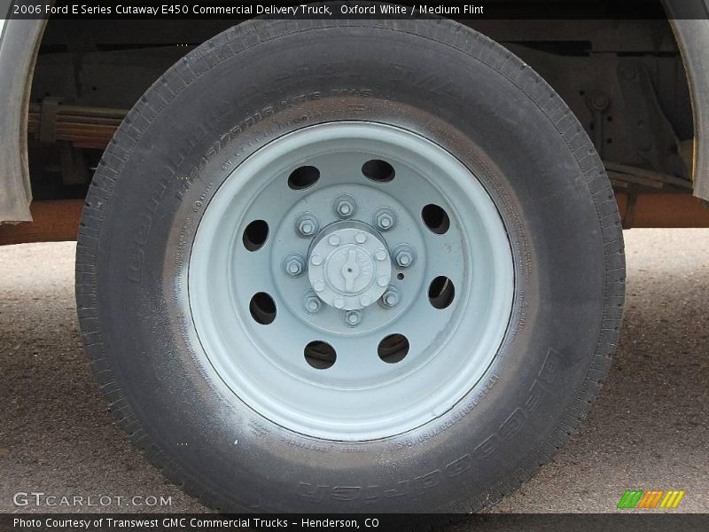 Oxford White / Medium Flint 2006 Ford E Series Cutaway E450 Commercial Delivery Truck