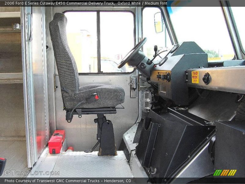 Oxford White / Medium Flint 2006 Ford E Series Cutaway E450 Commercial Delivery Truck