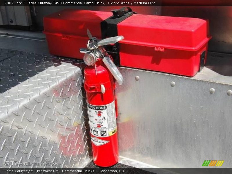 Oxford White / Medium Flint 2007 Ford E Series Cutaway E450 Commercial Cargo Truck