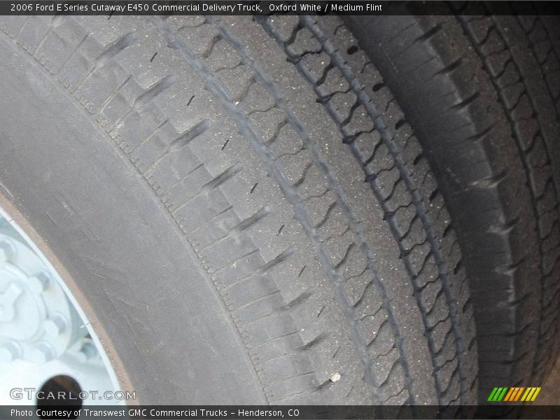 Oxford White / Medium Flint 2006 Ford E Series Cutaway E450 Commercial Delivery Truck