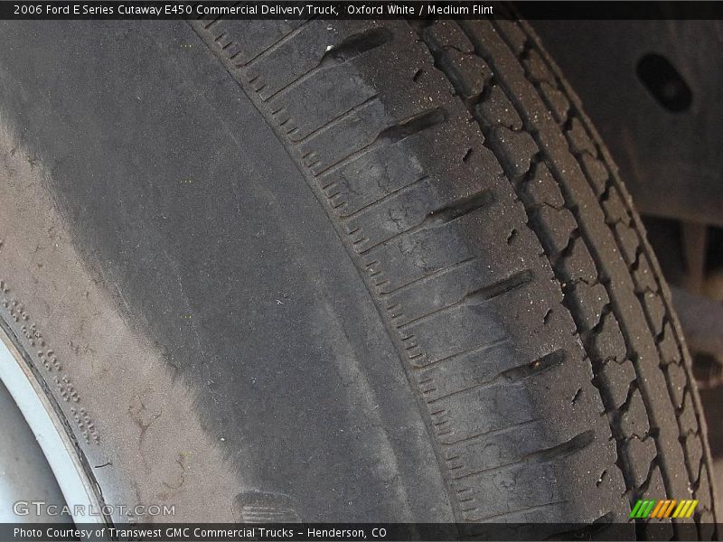 Oxford White / Medium Flint 2006 Ford E Series Cutaway E450 Commercial Delivery Truck