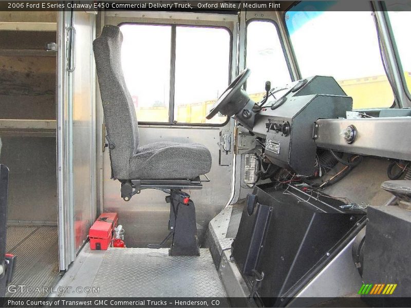 Oxford White / Medium Flint 2006 Ford E Series Cutaway E450 Commercial Delivery Truck
